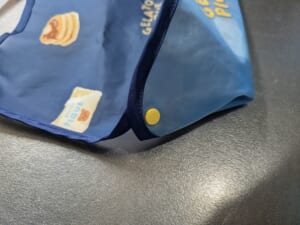 ジェラピケお食事スタイ、ポケットのボタン部分